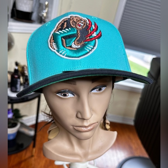 Mitchell & Ness Other - Gorgeous Vancouver Grizzlies Cap!!!